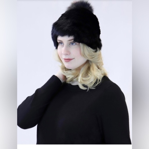 Surell Accessories - Surell hand sewn crocheted black hat w/ faux fur Pom